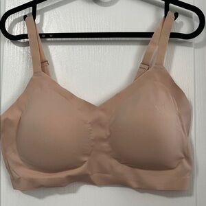 B38 Halston Seamless Comfort Bra *NWOT* 
Beige